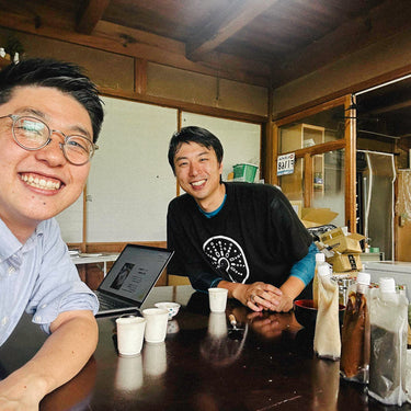 濃厚仕立てのビーツ甘酒｜米麹と白麹が生む自然なクエン酸に、ビーツのミネラル・ポリフェノールが加わり、細胞修復・抗酸化をサポート。トレーニング後の筋肉ケアや脳への糖補給に。発汗後の電解質補給も兼ねた高機能な自然派甘酒。